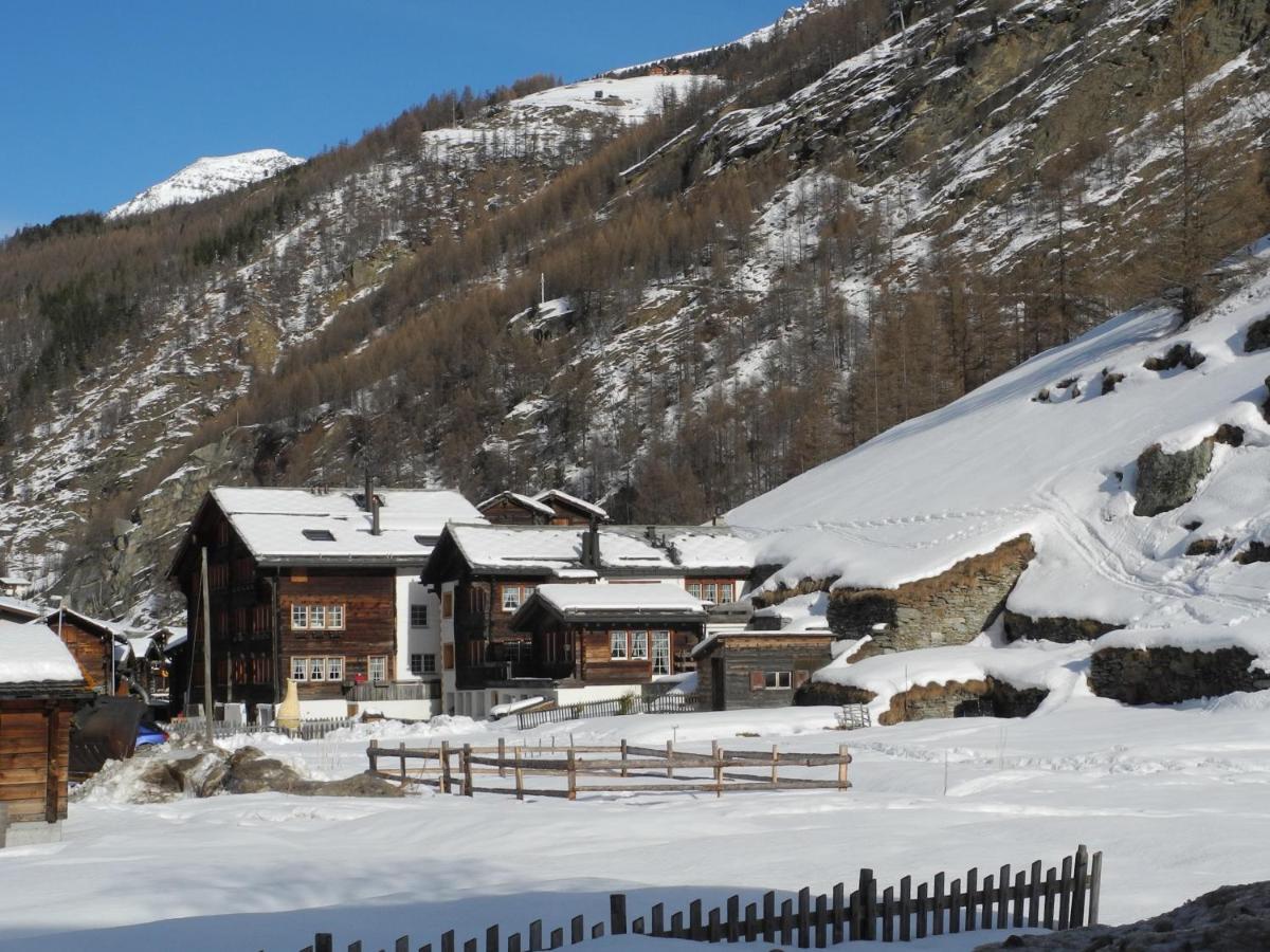 Ferienhaus Antigua Saas-Grund Habitación foto